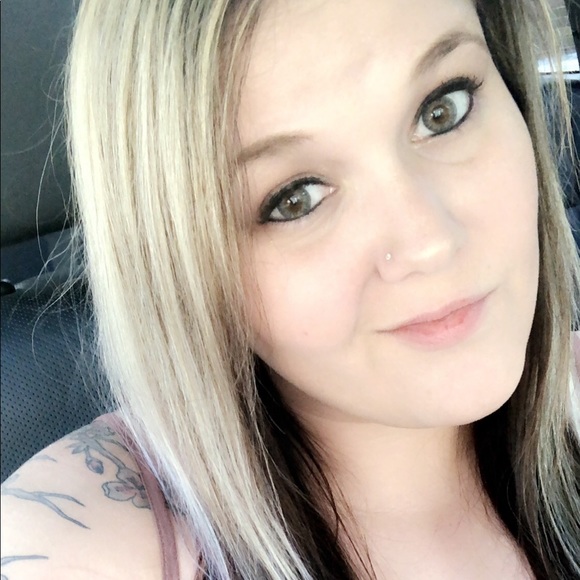 Meet your Posher, Lacey - Picture 1 of 1